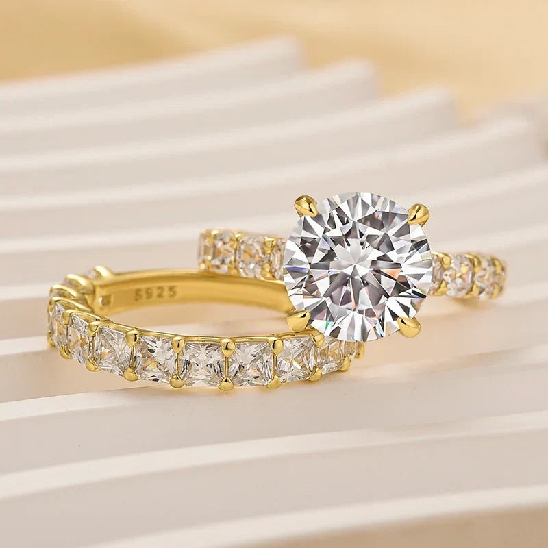 Round Cut 2PC Elegant Wedding Ring Set