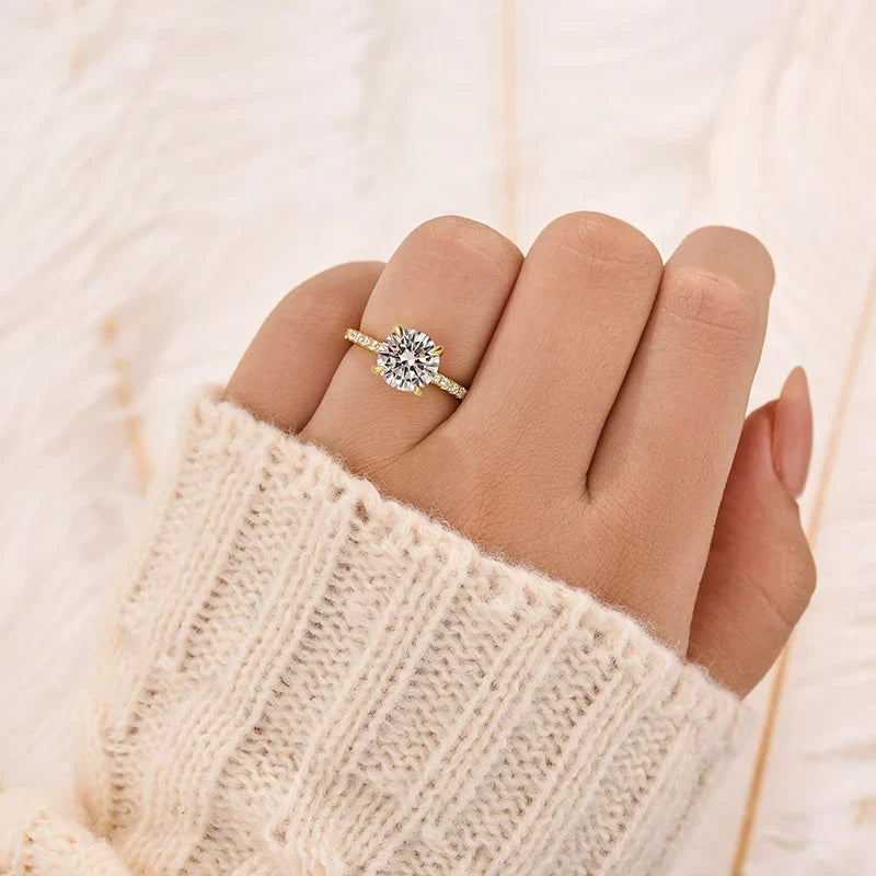 Round Cut Halo Engagement Ring