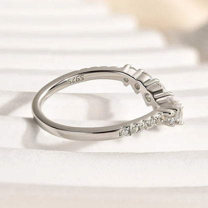 Round Cut Curved Design Thin Wedding Ring